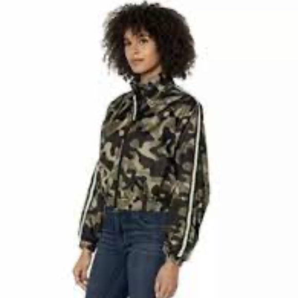 Blanc Noir Sporty Chic Wind Cropped Jacket - Picture 2 of 9